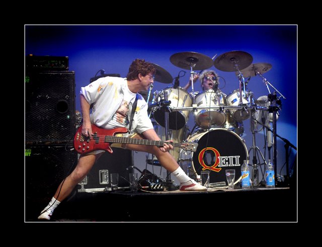 Henry Murphy-John&Mick.jpg - John giving Mick a leg up!